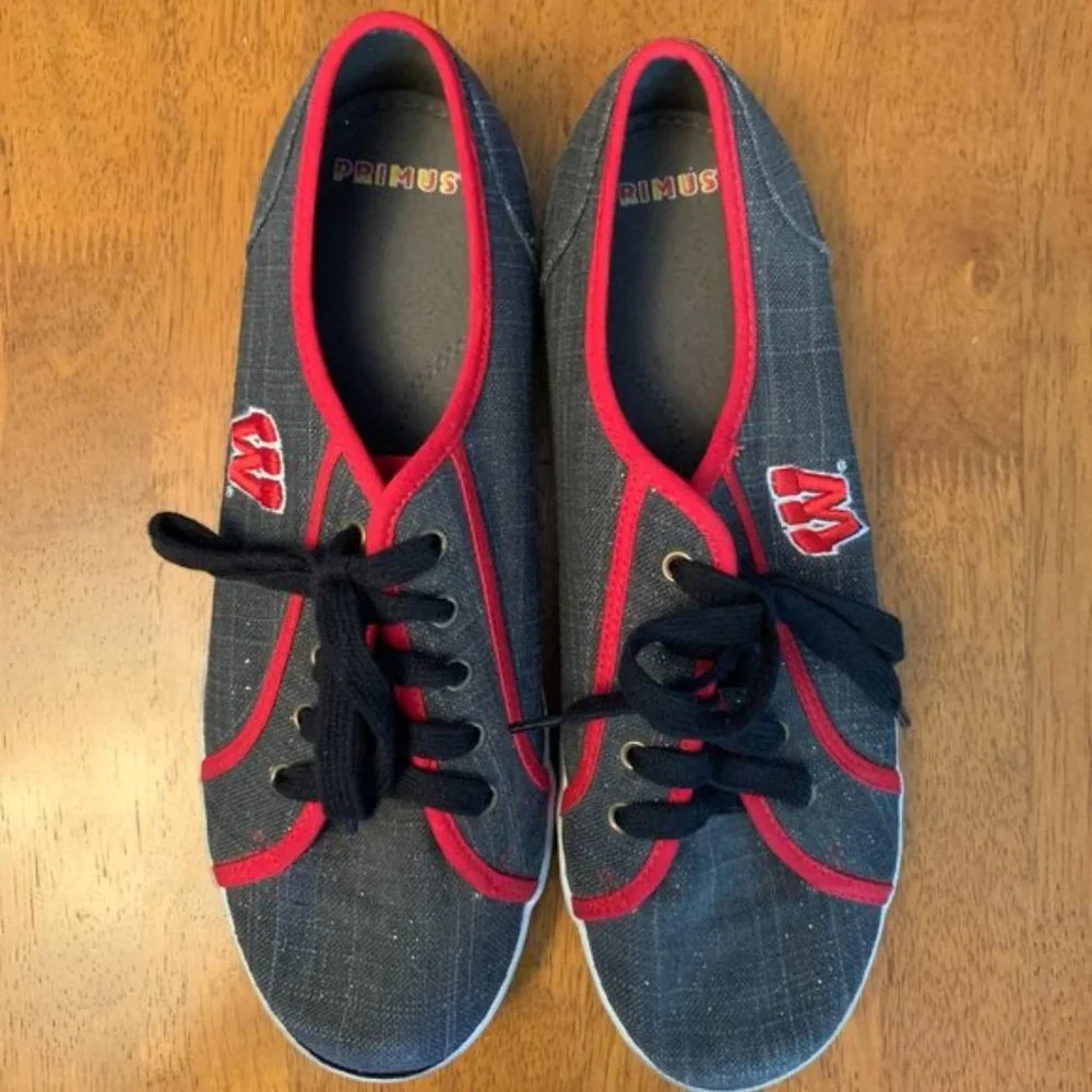 Women’s Wisconsin Badgers Canvas Sneakers Gray Red Trim Size 11